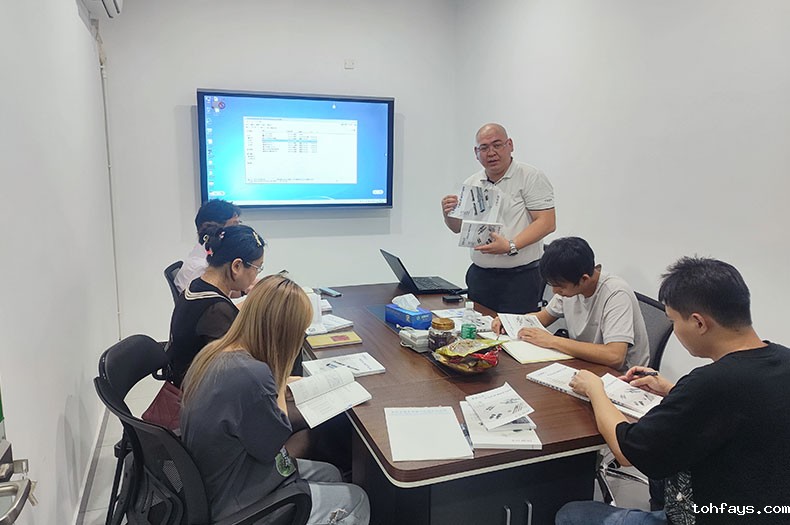铭辉自动化为提升员工专业能力，组织产品及配件选型培训